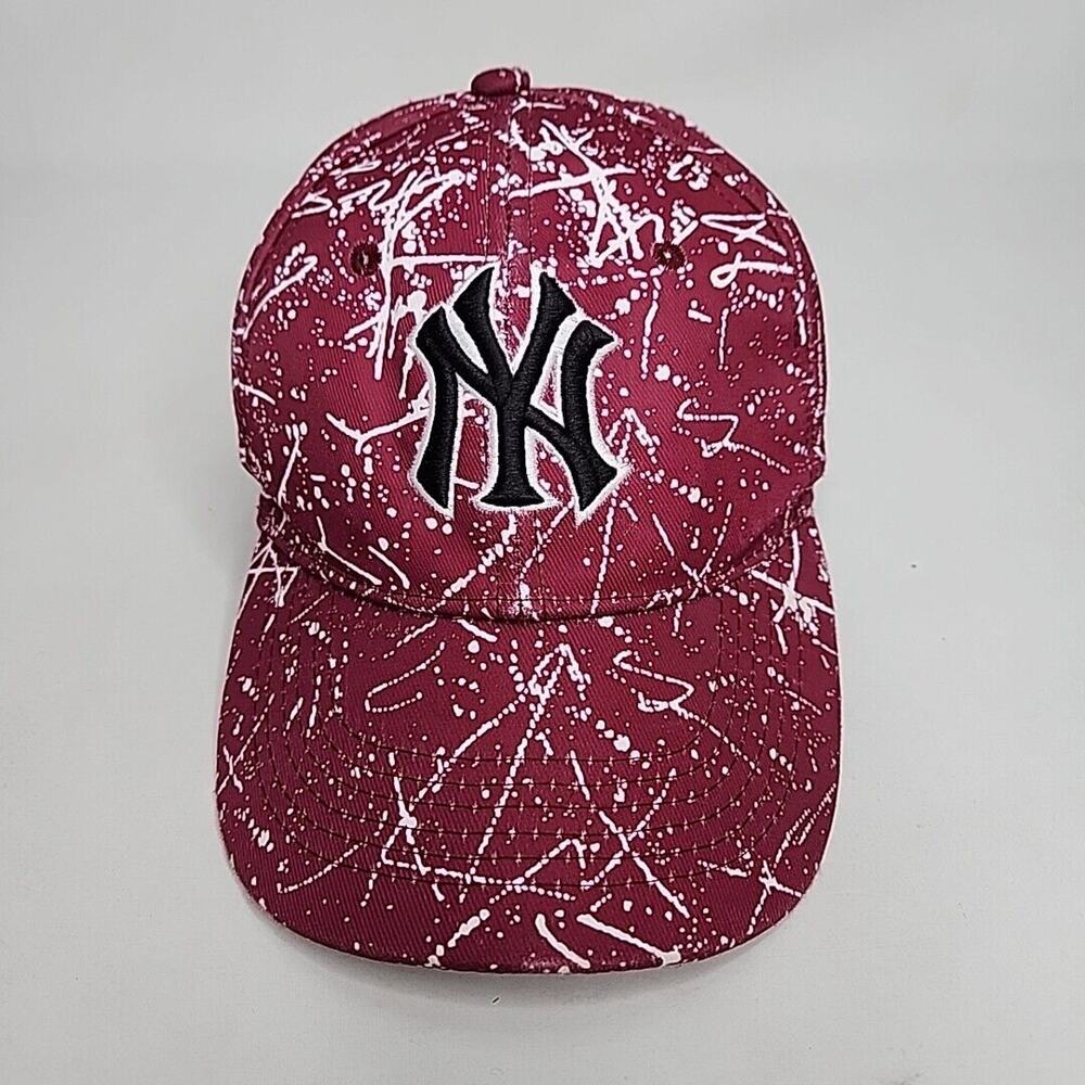 NY Yankees Baseball Cap Maroon White Spatter Graffiti Print New York Genesis
